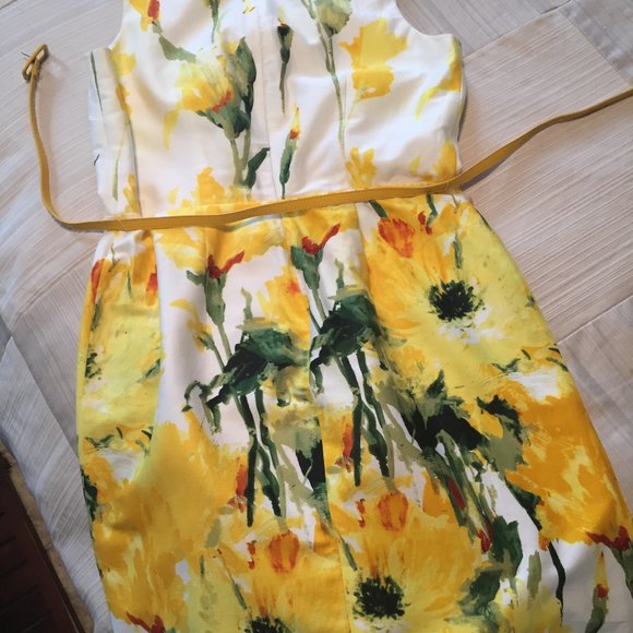 Beautiful Summer Floral Dress - Picture 4 of 7